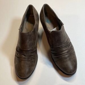 Yuu woman’s brown booties Ranchen size 9W